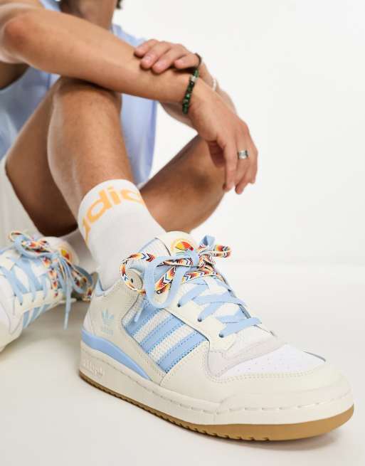 Adidas blanche cheap et bleu