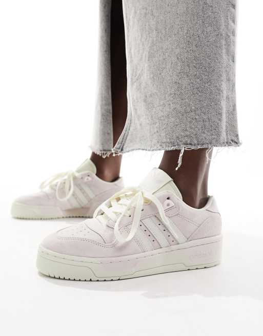 adidas Originals – Rivalry – Beige och naturvita sneakers