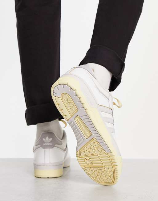 Integreren deken vlotter adidas Originals Rivalry Low 86 sneakers in white and gray | ASOS