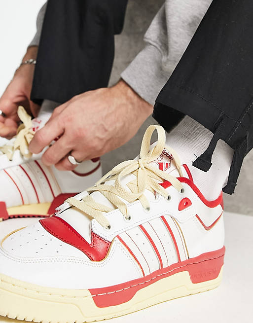 Suavemente Mirar atrás cocinar adidas Originals Rivalry Low 86 sneakers in white and red | ASOS