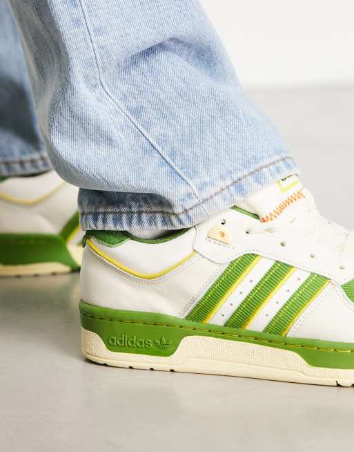 adidas Originals 'adicolor 70s' flared trousers in green