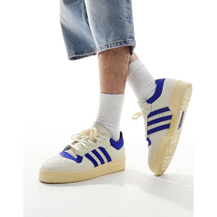 adidas Originals Rivalry Low Sneaker in WeiB und Blau