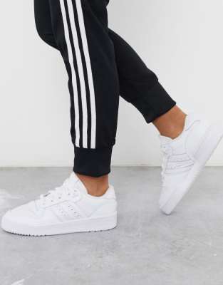adidas originals rivalry low trainer in white