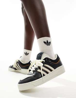 adidas Originals Rivalry Low trainers in black-White