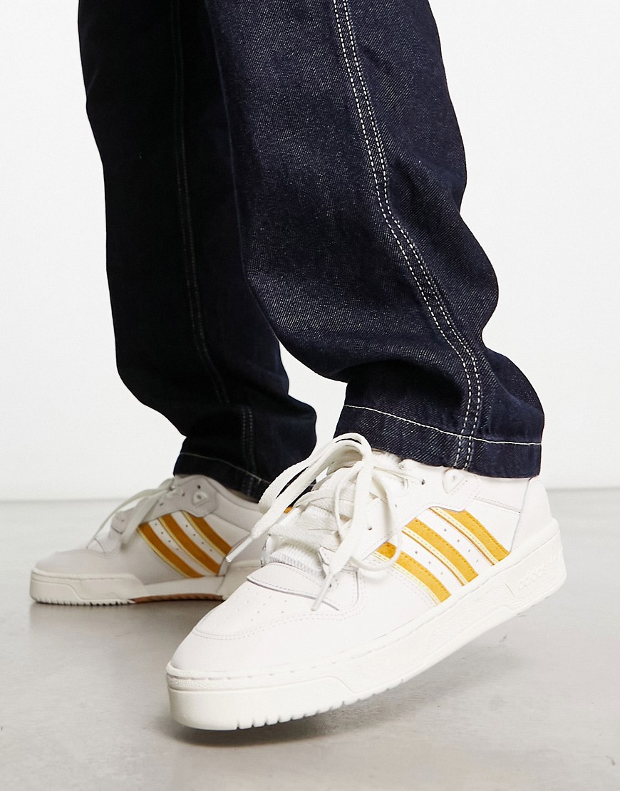 adidas Originals Rivalry Low trainers in white/gold-Black
