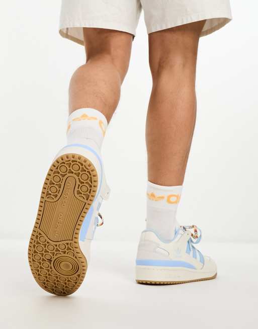 adidas Originals Rivalry Niedrige Sneaker in Wei und Babyblau