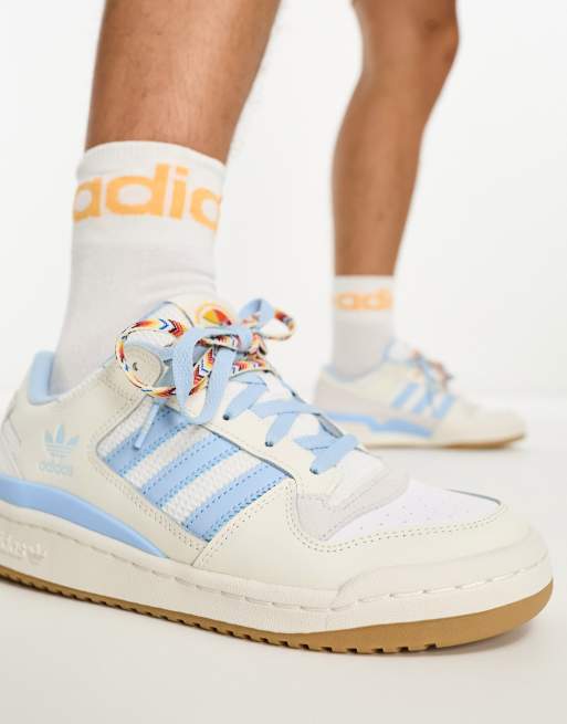 adidas Originals Rivalry Niedrige Sneaker in WeiB und Babyblau ASOS