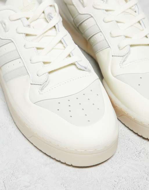 adidas Originals Rivalry Niedrige Sneaker in WeiB