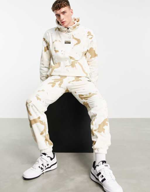 adidas Originals – RYV – Beige camouflagemönstrade mjukisbyxor i fleece