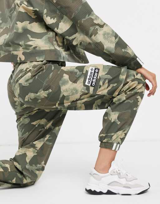 Adidas camo cheap joggers womens