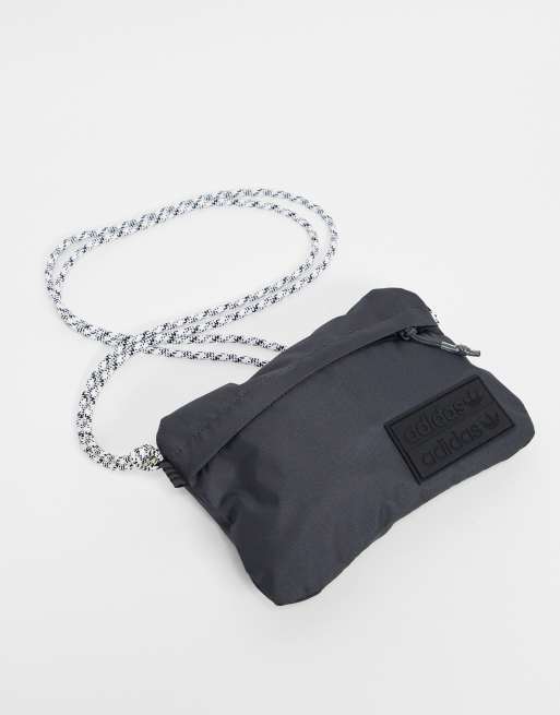 Adidas simple outlet pouch