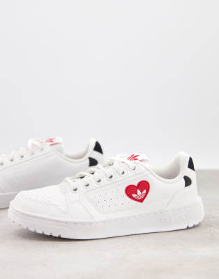 adidas Originals - Saint-Valentin - NY 72 - Baskets avec imprim?� c??ur - Blanc | ASOS
