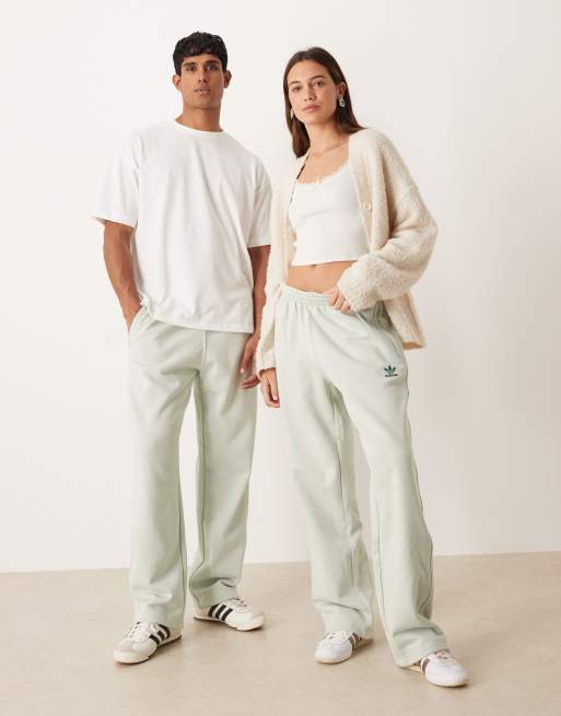 adidas Originals - Salviegrønne joggingbukser med åbne sømkanter