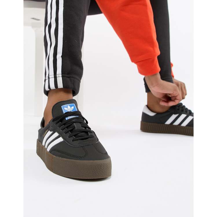 Adidas avec grosse sale semelle