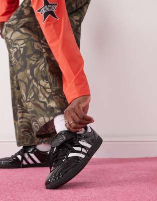 adidas Originals - Samba LT - Sneaker aus Lackleder in Schwarz und Weiß