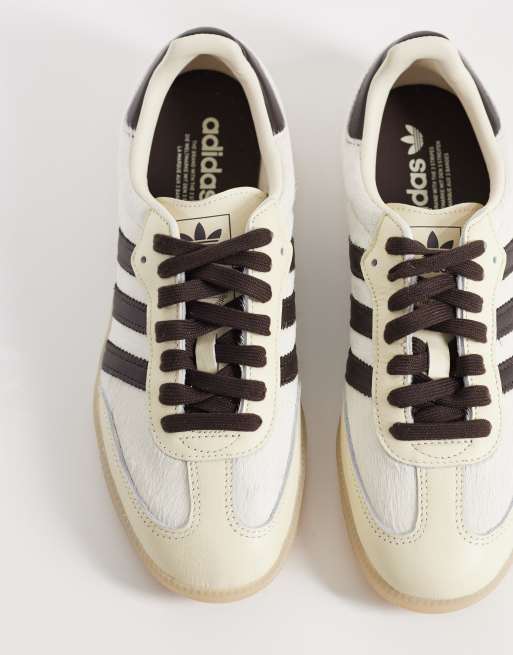 adidas Originals – Samba OG – Sneaker in Creme und Braun mit Details in Ponyhaar-Optik, 2 von 5