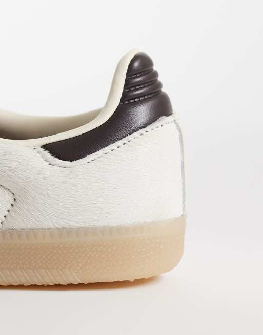 adidas Originals – Samba OG – Sneaker in Creme und Braun mit Details in Ponyhaar-Optik, 3 von 5