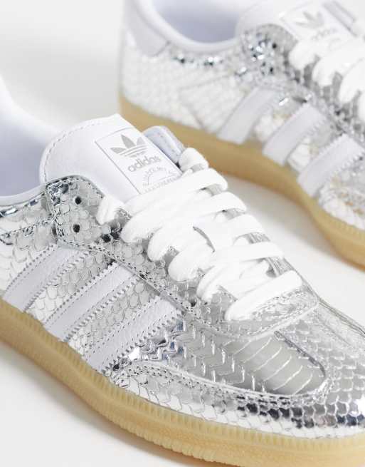adidas Originals – Samba OG – Sneaker in Metallic-Silber mit Kroko-Muster , 3 von 5