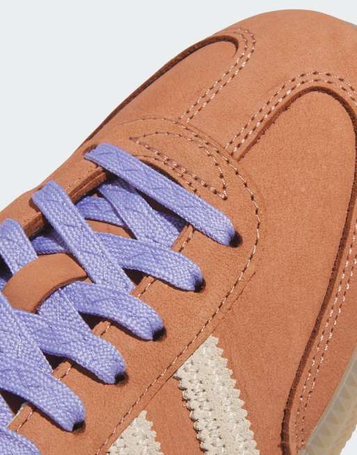 adidas Originals Samba OG Sneaker in Orange und Weiß mit lila Schnürsenkeln, 4 von 4
