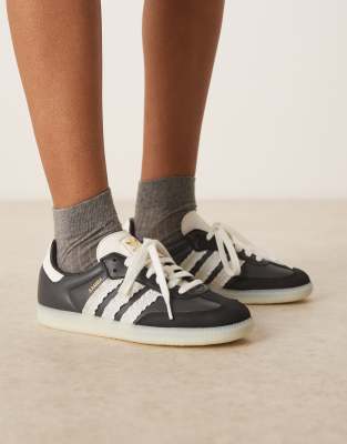 adidas Originals - Samba OG - Sneaker in Schwarz und Weiß mit Rüschen