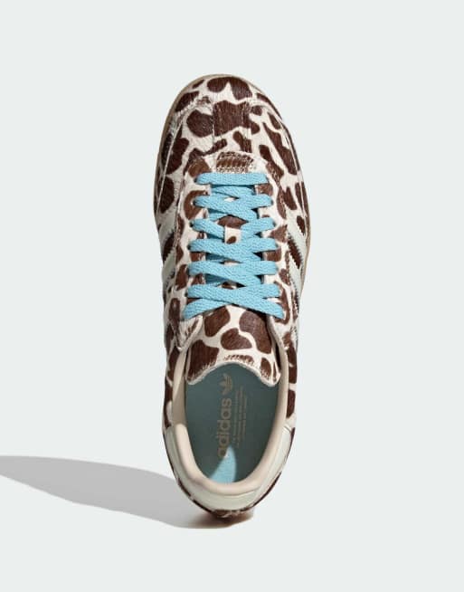 adidas Originals Samba OG Sneaker mit Giraffenmuster und babyblauen Schnürsenkeln, 2 von 4