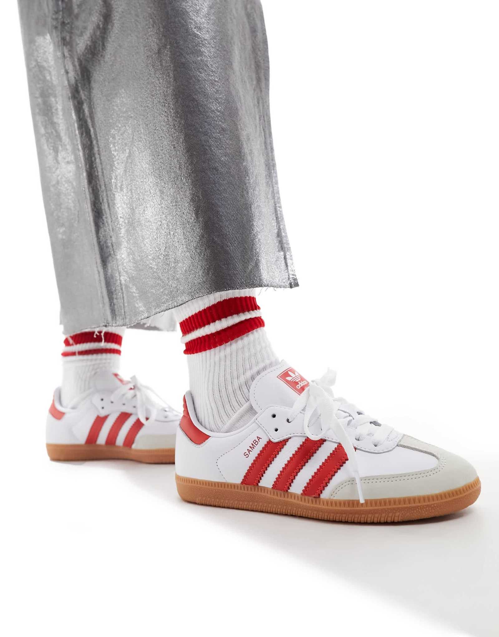 кроссовки adidas Originals Samba OG белые с красными деталями
