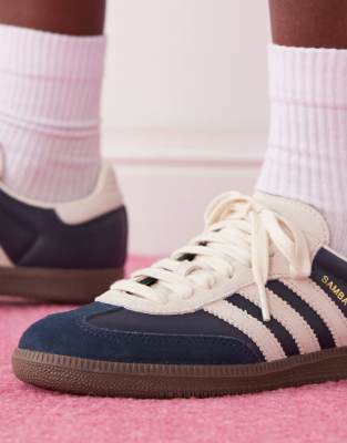 adidas gazelle silver green womens Adidas Samba OG | Men's | Shadow Navy/Golden Beige/Gum main image 0