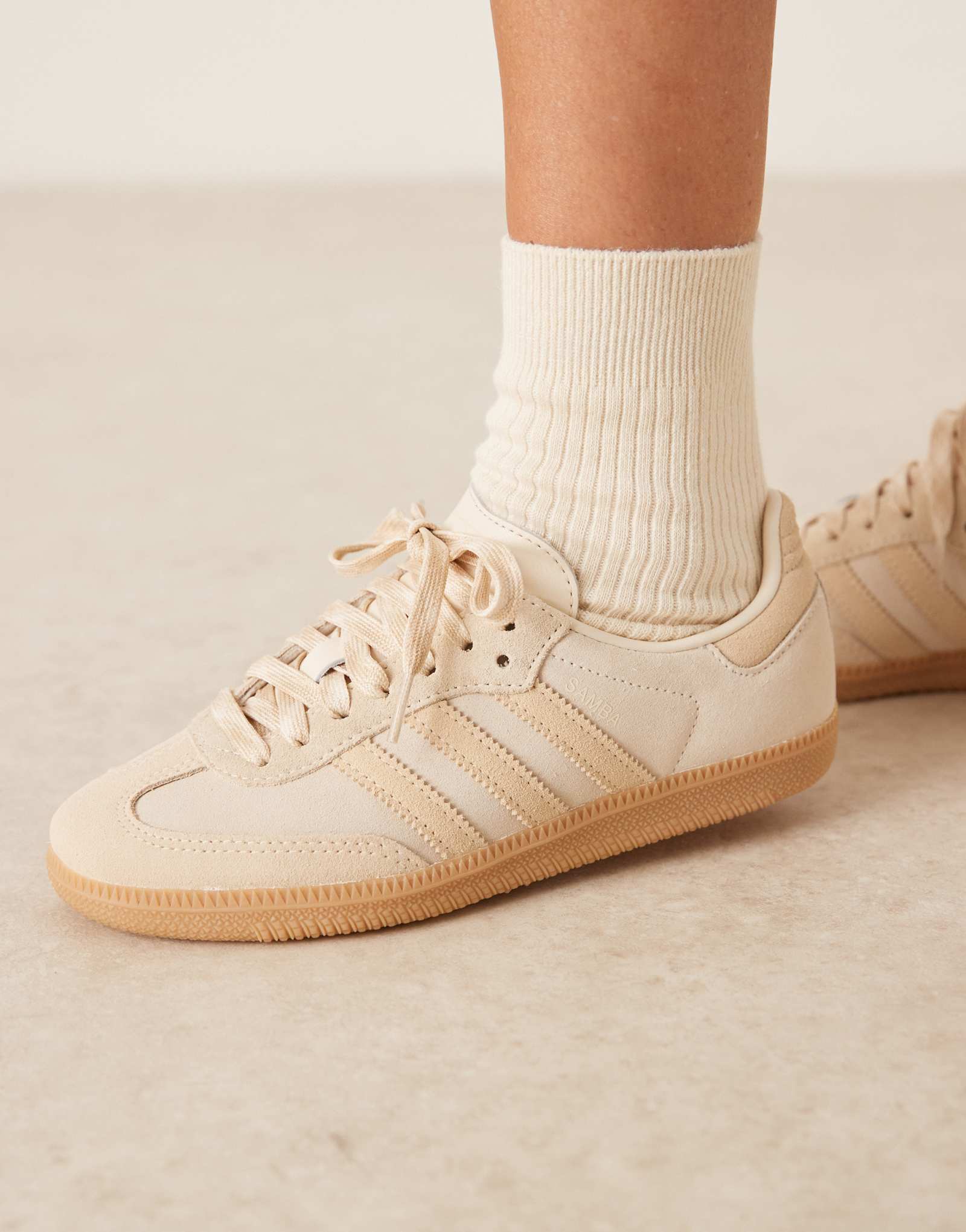 кроссовки adidas Originals Samba OG темно-белого цвета