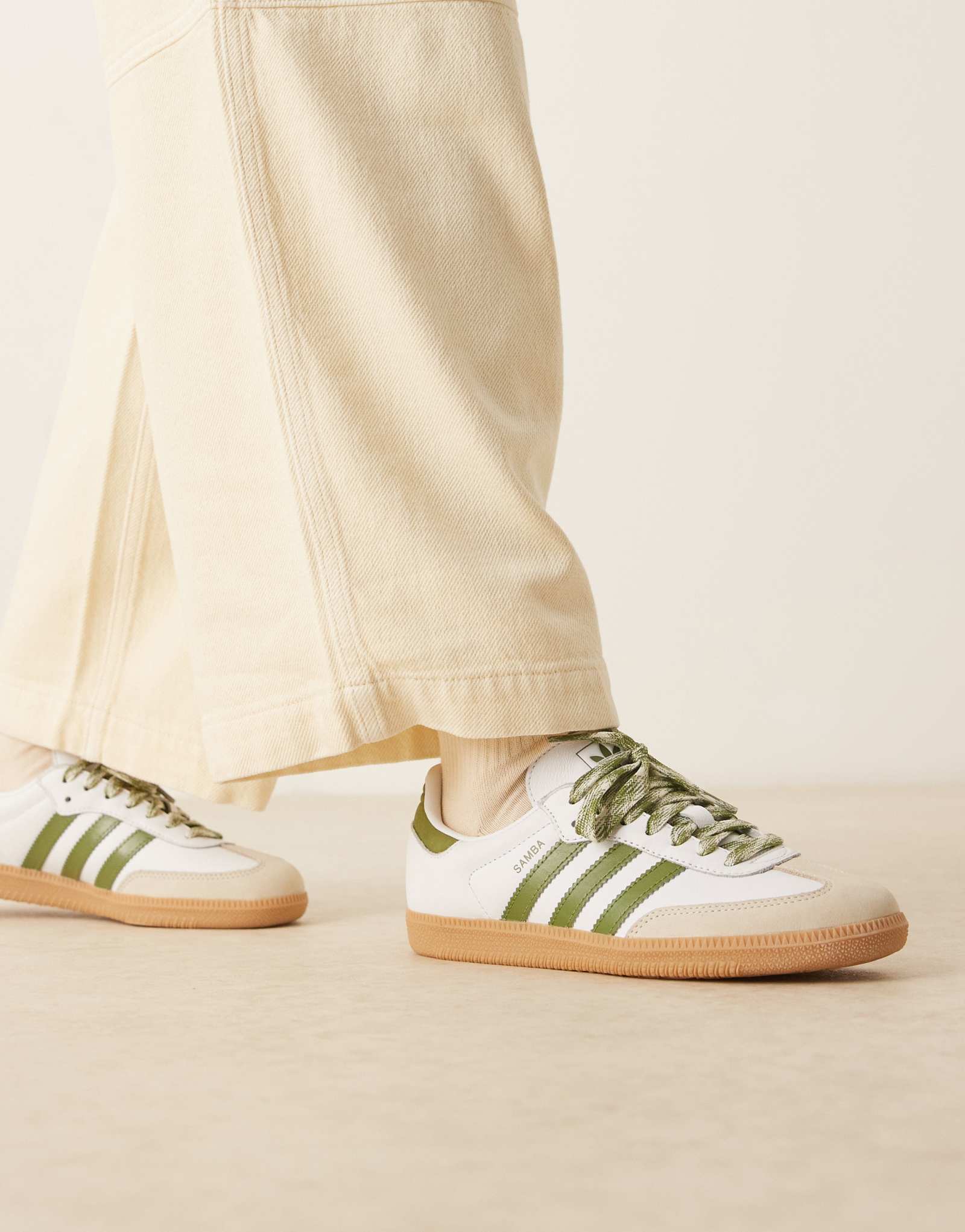кроссовки adidas Originals Samba OG белого и зеленого цвета хаки