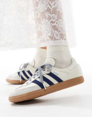 adidas Originals - Samba - Sneaker in Wollweiß und Marineblau