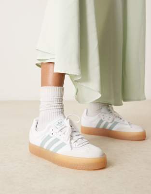 adidas Originals - Sambae - Sneaker in Weiß und Hellblau