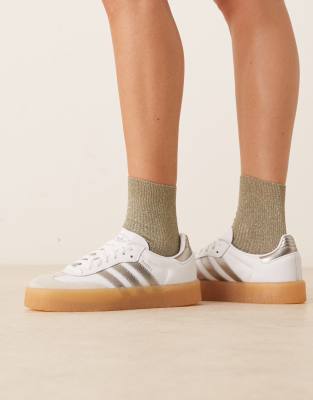 adidas Originals - Sambae - Sneaker in Weiß und Metallic-Silber