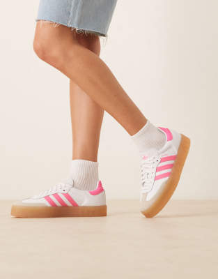 adidas Originals Sambae sneakers in white and bright pink 12690₽