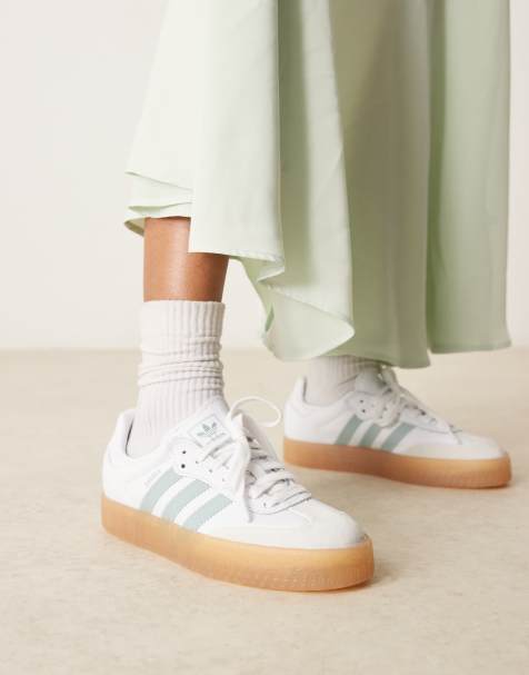 adidas Originals - Sambae - Sneakers in wit en lichtblauw - view 1