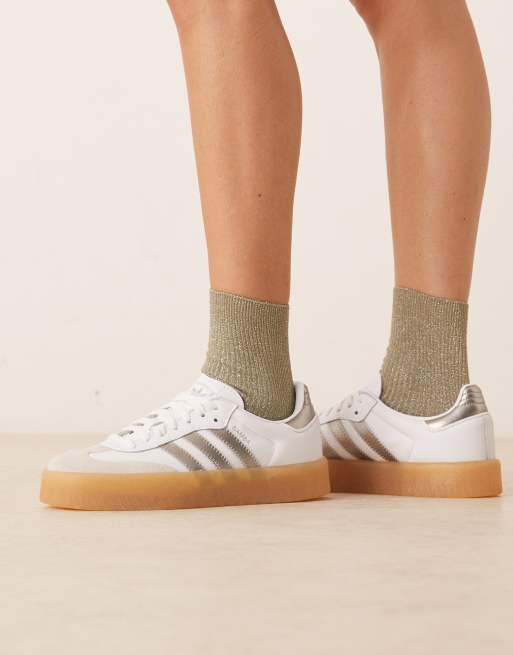 adidas Originals – Sambae – Vita och silvermetalliska sneakers