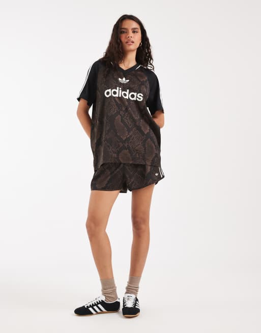 adidas Originals Satin-Fußballtrikot in Dunkelbraun mit Schlangenmuster, 2 von 4