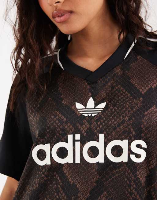 adidas Originals Satin-Fußballtrikot in Dunkelbraun mit Schlangenmuster, 3 von 4