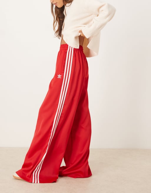 adidas Originals – Satin-Jogginghose in Rot mit weitem Bein