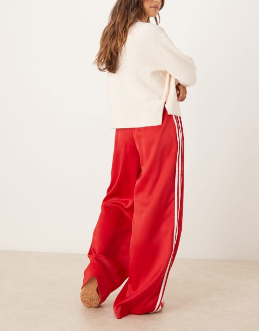 adidas Originals – Satin-Jogginghose in Rot mit weitem Bein, 3 von 5