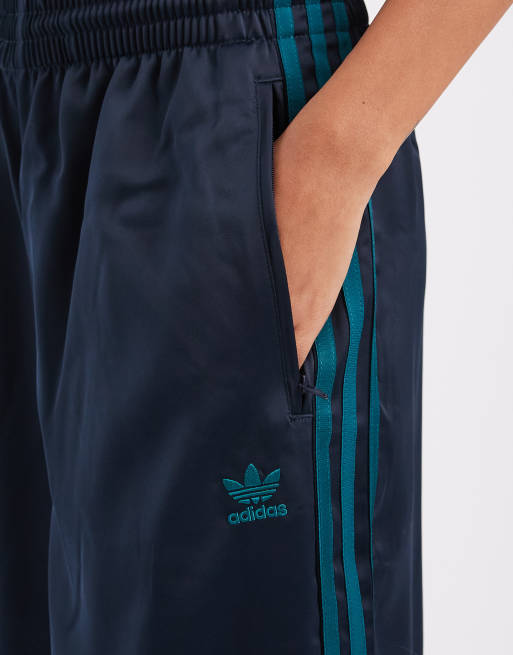 adidas Originals Satin-Trainingshose mit weitem Bein in Marineblau und Petrol – exklusiv bei ASOS, 5 von 5