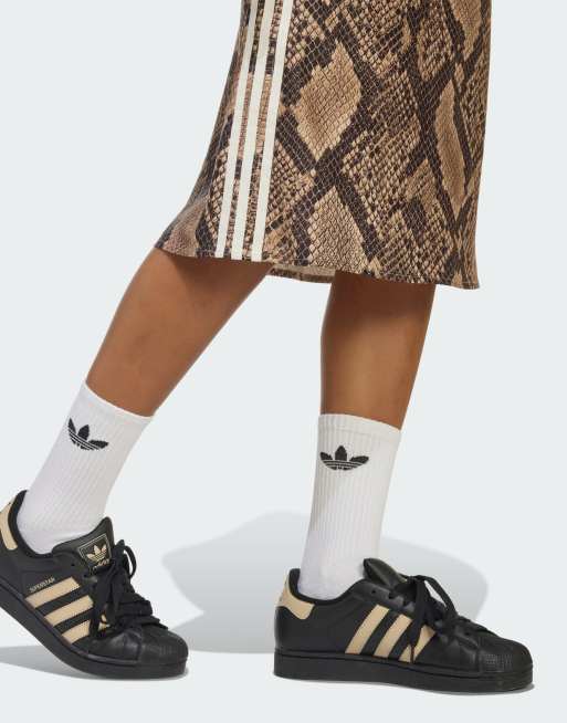 adidas Originals – Satinrock in Leinen/Magic Beige mit Schlangenmuster, 4 von 4