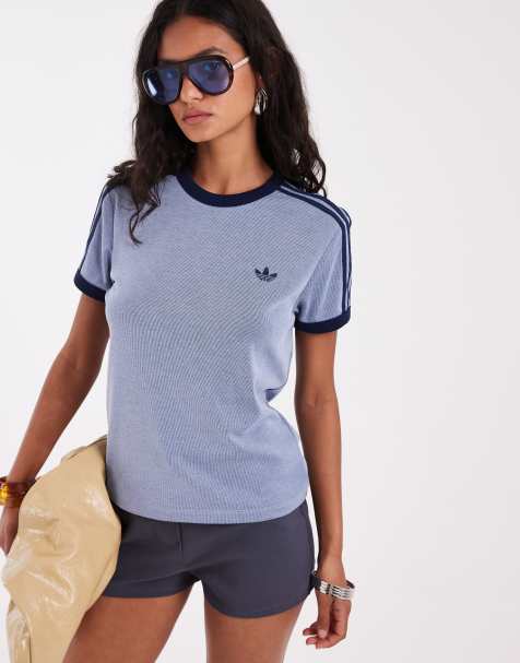 adidas Originals – Schmales T-Shirt in Hellblau mit den drei Streifen - view 1