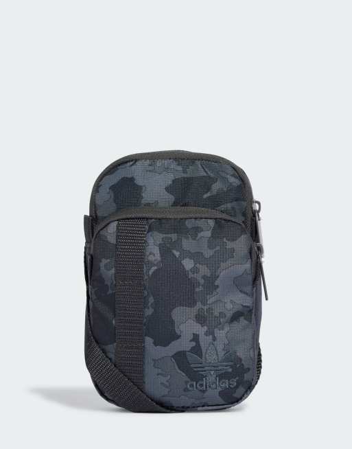 adidas Originals - Schoudertas met grafische print in zwart 
