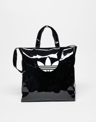 adidas Originals - Schultertasche in schwarzer Lackoptik