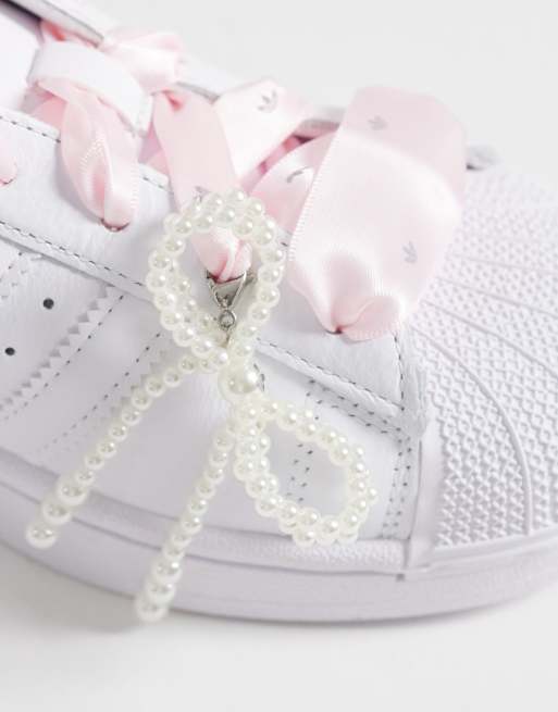adidas Originals – Set in Rosa aus Schnürsenkeln und Schuhanhänger, 3 von 4