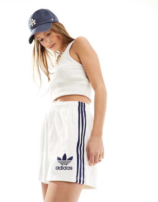 adidas Originals Short en tissu eponge Blanc et bleu marine ASOS