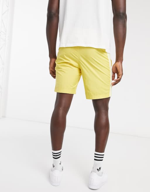 Short hotsell jaune adidas