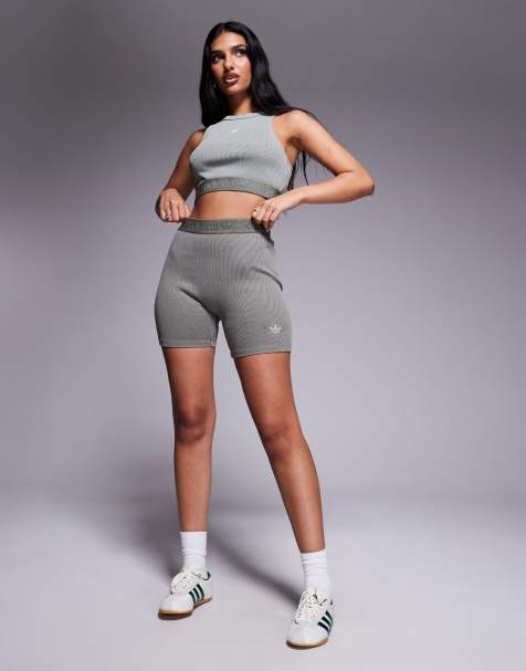 adidas Originals - Short moulant côtelé - Kaki délavé - view 1