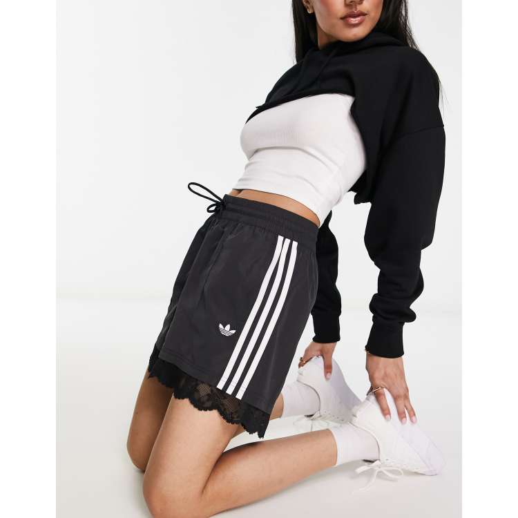 Adidas on sale avec dentelle