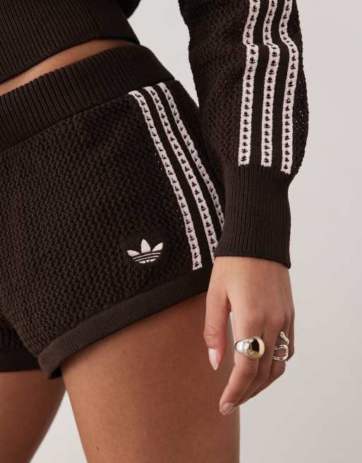 adidas Originals – Shorts aus Häkelstrick in Aurora Coffee, 3 von 5